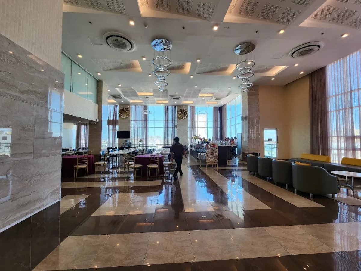 One Central Hotel & Suites 5