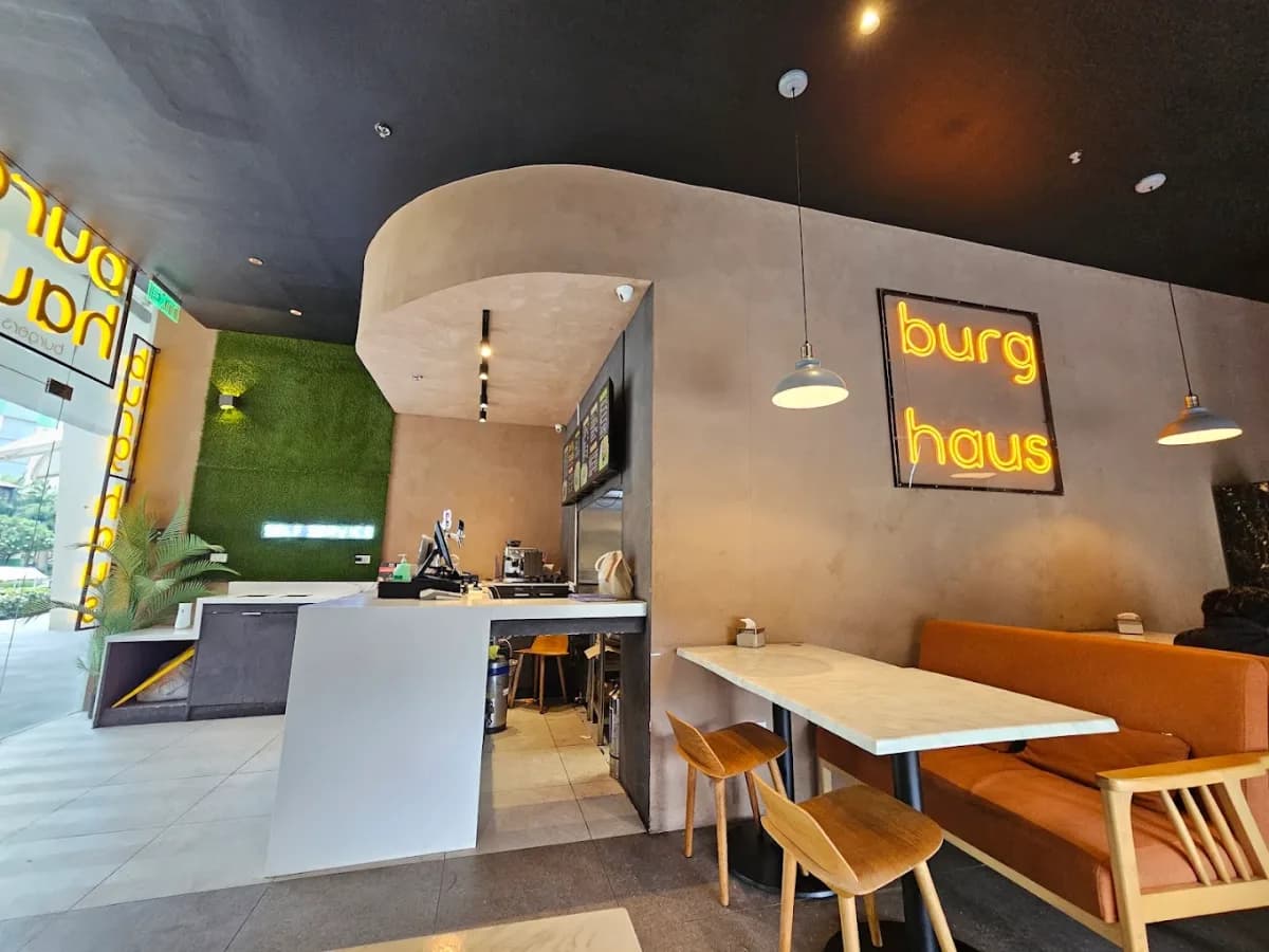 BURG HAUS Burgers & Beers 5