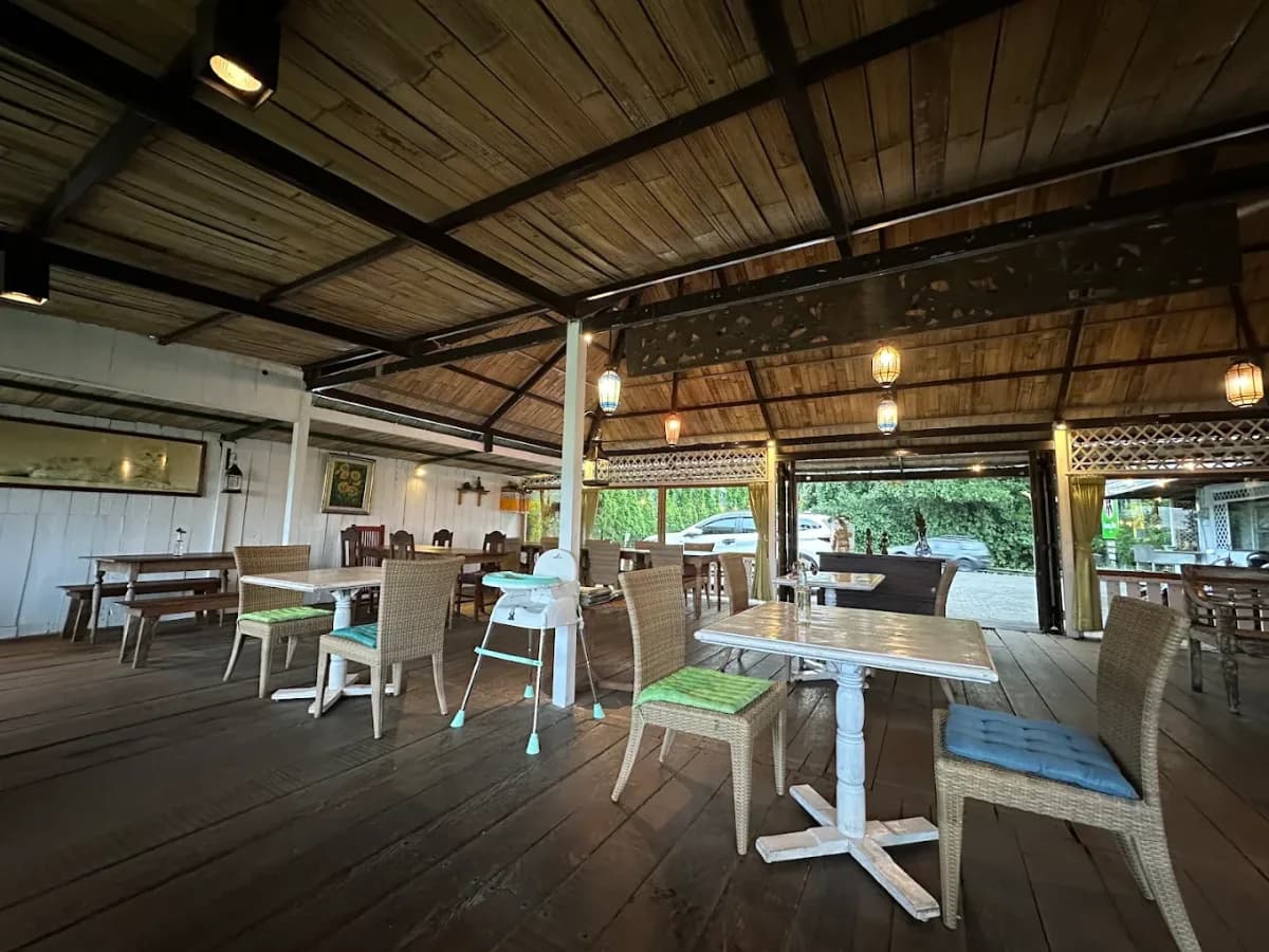 Mina Baturiti Hotel & Resto 5