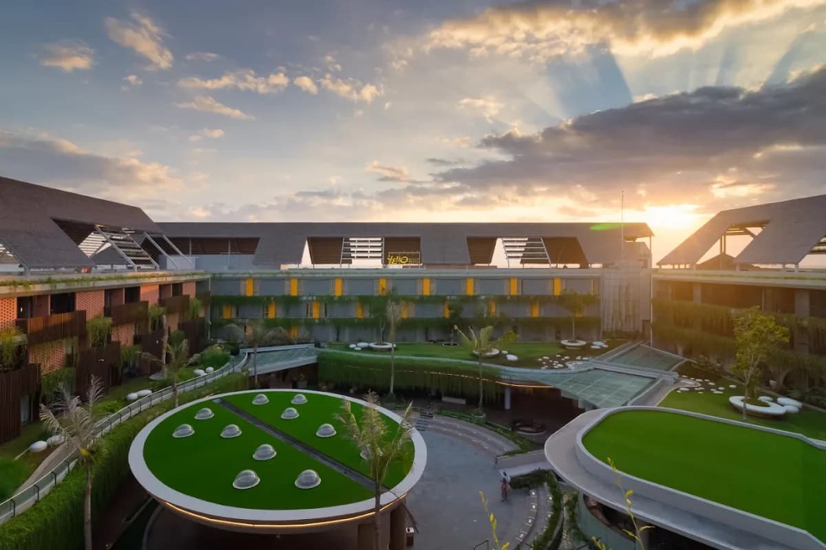 YELLO Hotel Kuta Beachwalk Bali 2