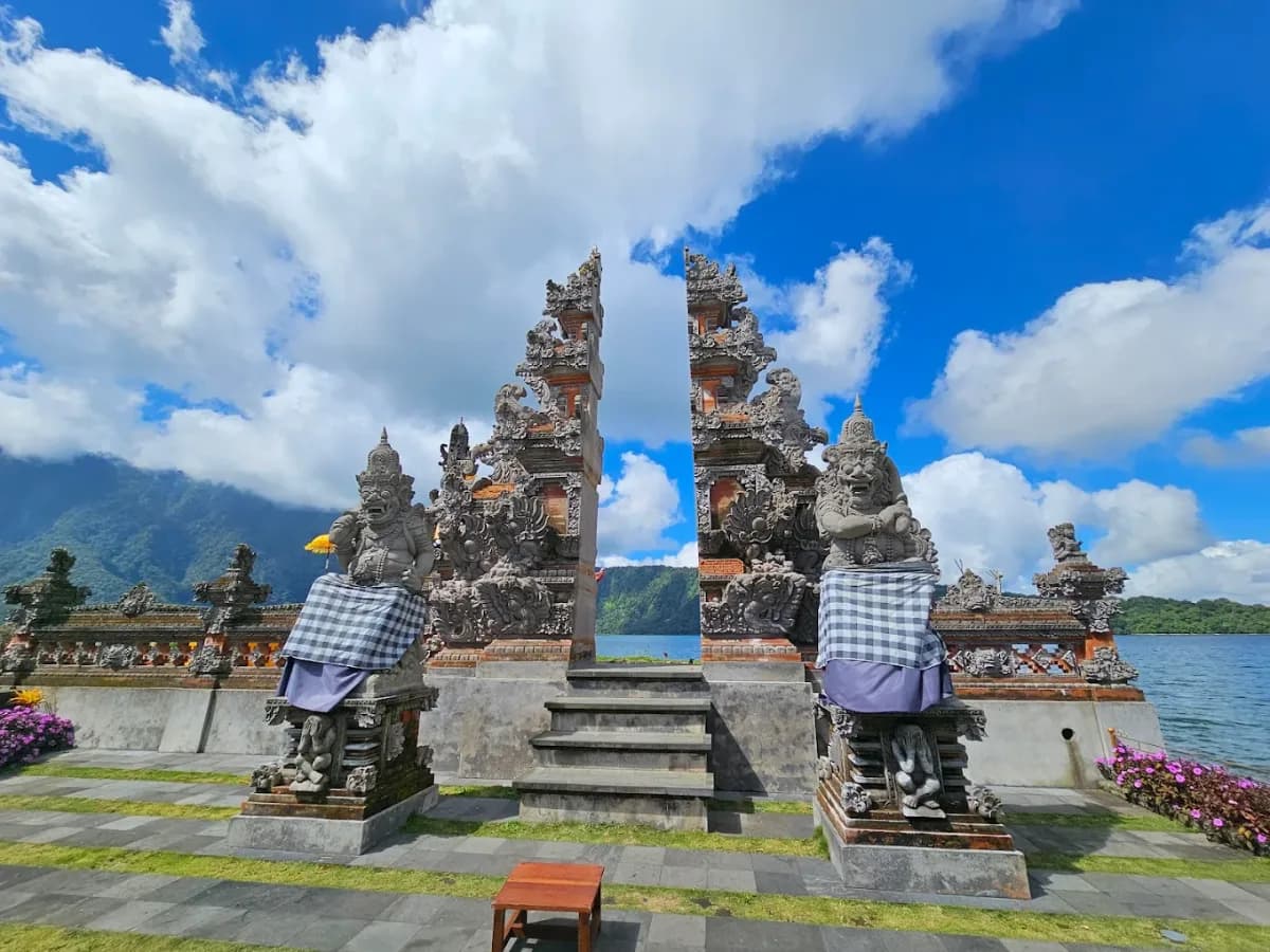 Tunjung Beji Ulun Danu Beratan Temple 2