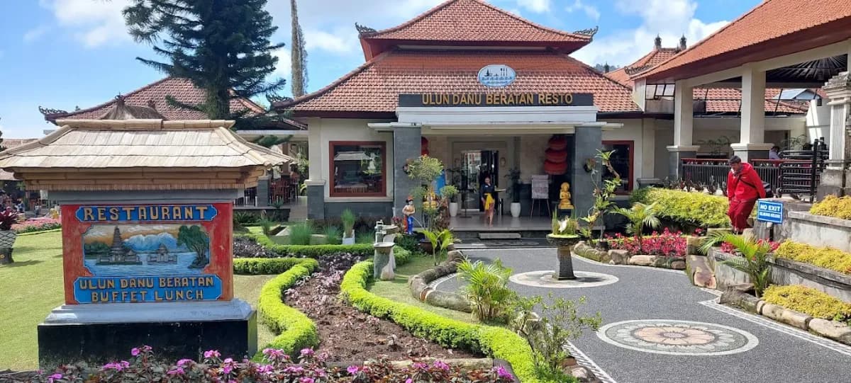 Tunjung Beji Ulun Danu Beratan Temple 3