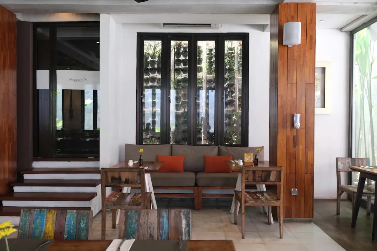 Mozzarella Restaurant & Bar Bali - Dhyana Pura No.6 4