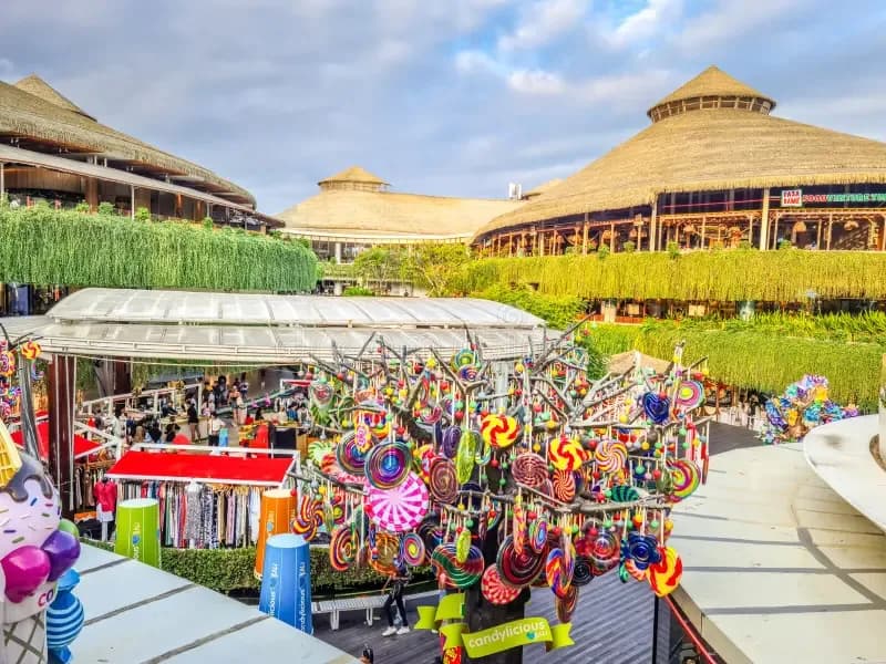 Beachwalk Shopping Center 5