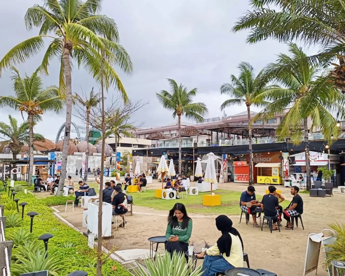 Discovery Shopping Mall 3